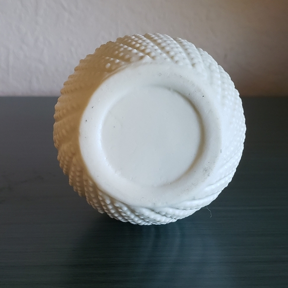 Vintage White Textured Ceramic Art Deco Reptil Mid-Century Modern Vase - Picture 6 of 7